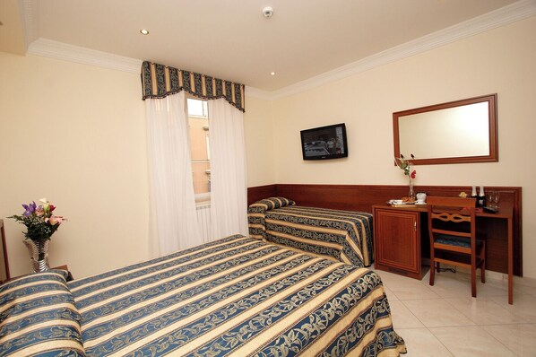 Quadruple Room | Premium bedding, minibar, in-room safe, individually decorated - Guest House Galaxy (Rome)