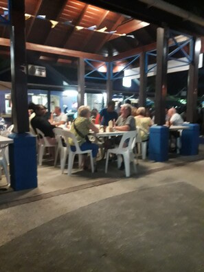 Beach nearby, white sand, sun-loungers, beach umbrellas - JO J'S Hostel (Oistins)