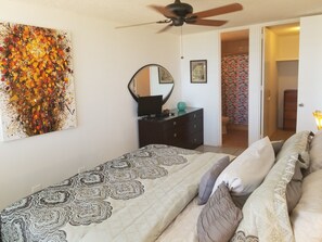 Habitación triple exclusiva, 3 habitaciones, vista a la playa, frente al mar | 3 habitaciones y sábanas de algodón egipcio 