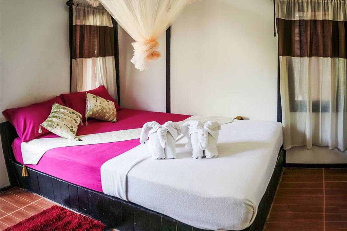 Bungalow #1 - 1st Floor | Truy cập Internet không dây miễn phí, bộ trải giường 