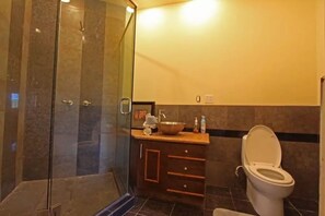 House, 3 Bedrooms | Bathroom