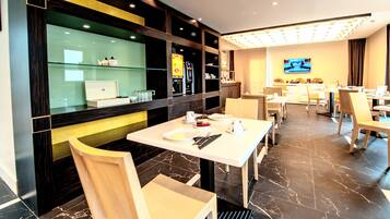 Tägliches nach Wunsch zubereitetes Frühstück (14.50 EUR pro Person)