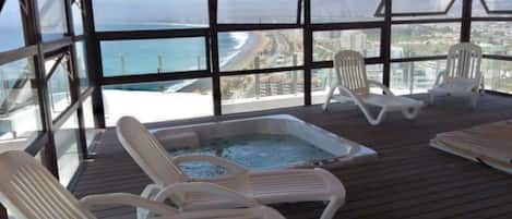 Indoor spa tub