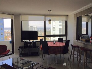 Standard-Apartment, 2 Schlafzimmer | Essbereich im Zimmer