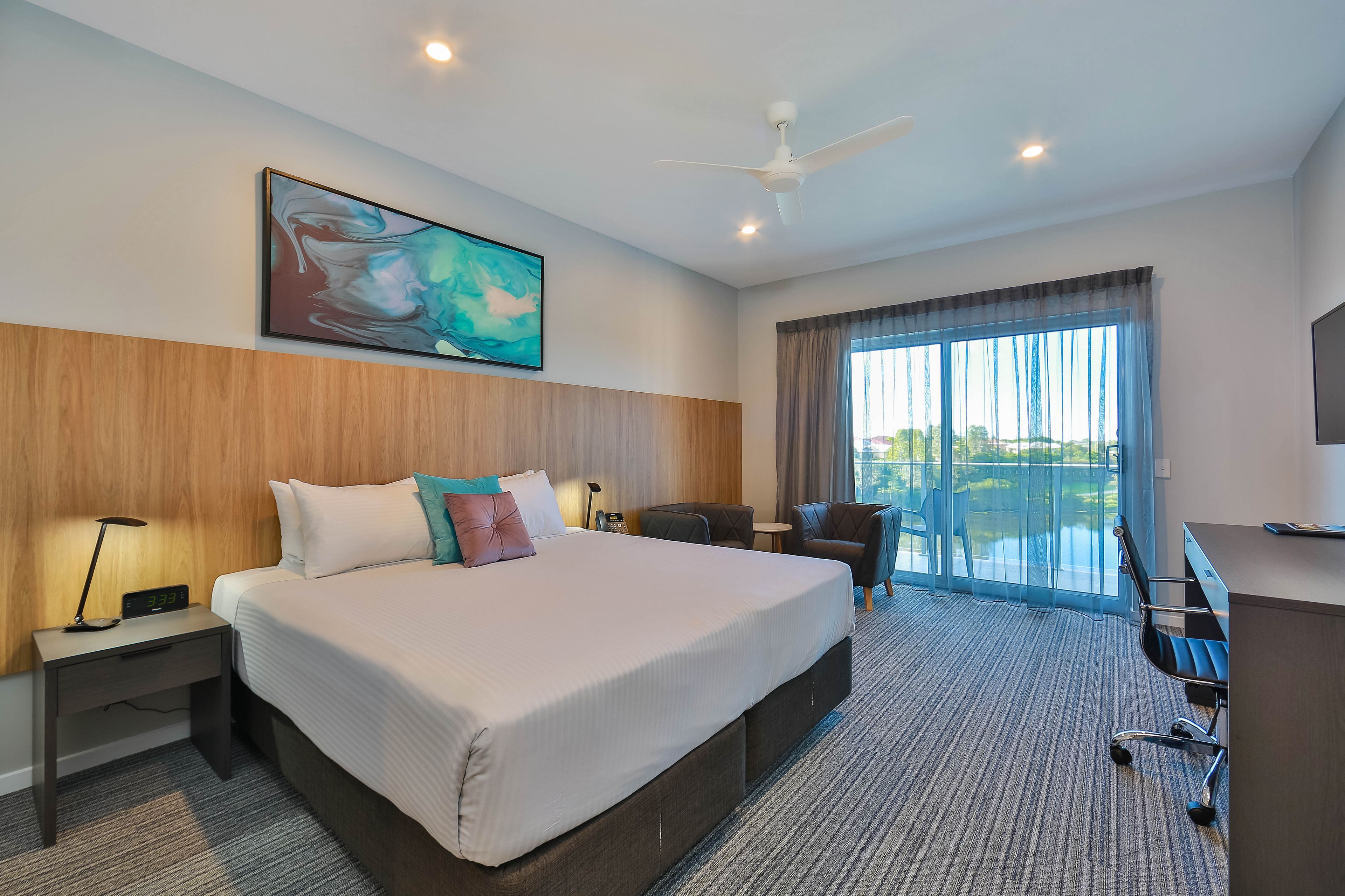 Executive Room, 1 King Bed, Balcony, Lake View | Living area | 42-inch TV with digital channels