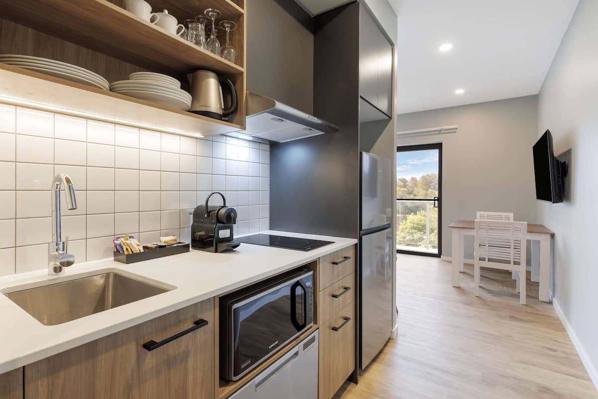 fridge, coffee/tea maker, electric kettle