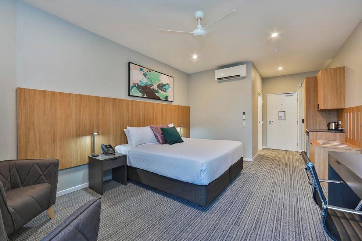 Ropa de cama de alta calidad y minibar 