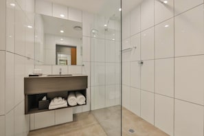 Dusche im Bad