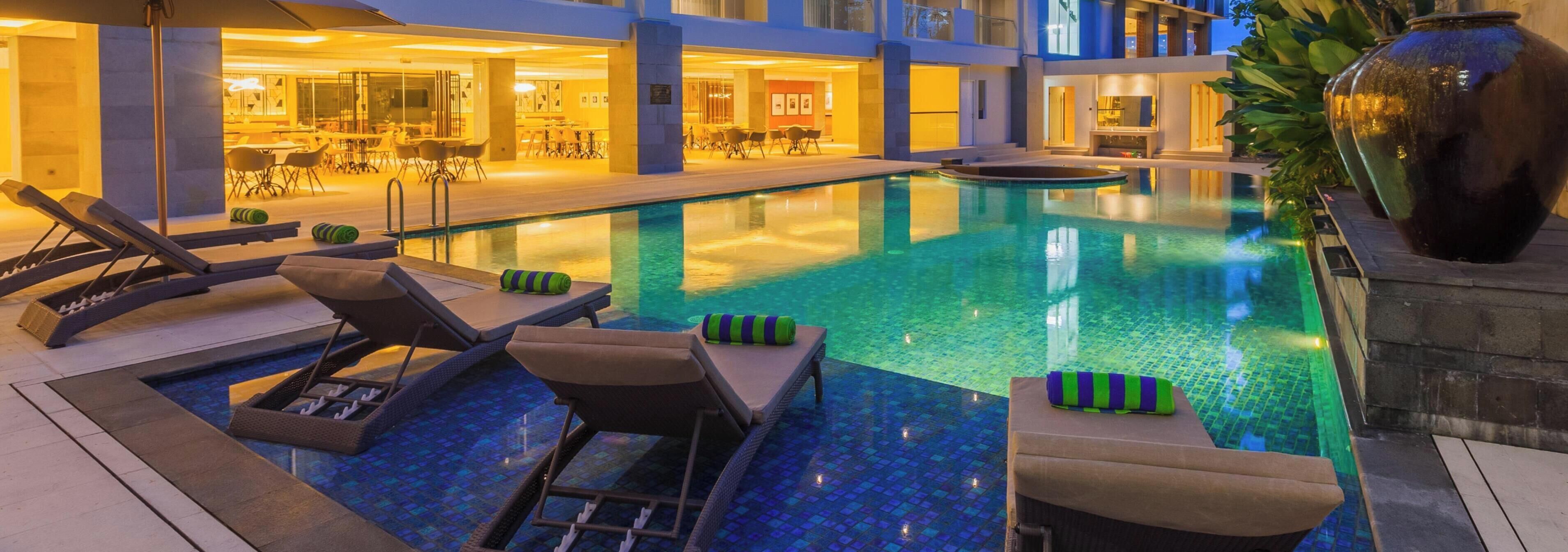 Outdoor pool, pool loungers