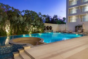 Premium bedding, minibar, in-room safe, desk