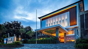 المنشأة من الخارج