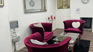 Lobby-lounge