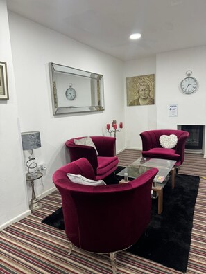 Lobby lounge - Abbey Hotel by Trivelles (Leicester)