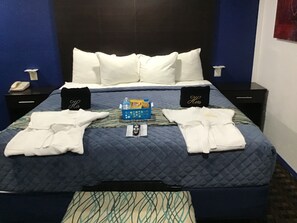 Signature Suite, 1 King Bed | Desk, soundproofing, iron/ironing board, free WiFi - Budget Inn and Suites (Oklahoma City)