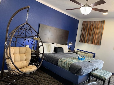 Deluxe Suite, Non Smoking | Desk, soundproofing, iron/ironing board, free WiFi