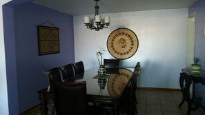 Standard Apartment, 4 Bedrooms | In-room dining