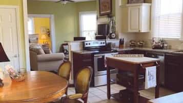 Room, Private Bathroom (Master Bedroom) | Private kitchen | Fridge, microwave, oven, stovetop