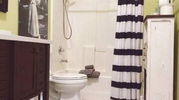Room, Private Bathroom (Master Bedroom) | Bathroom | Combined shower/bathtub, hair dryer, towels, soap