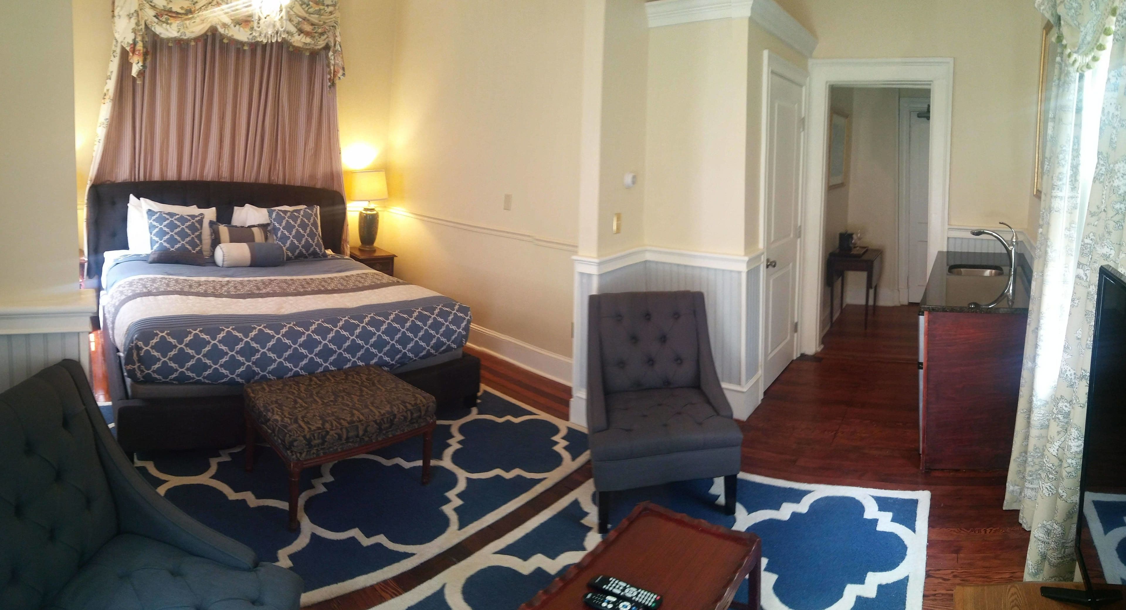 Junior Suite, Private Bathroom (Junior Suite Room) | Iron/ironing board, bed sheets