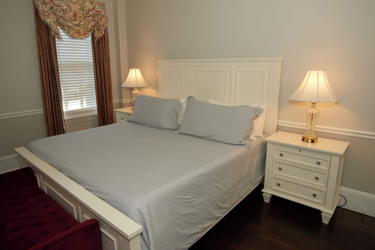 Junior Suite, 1 King Bed | Iron/ironing board, bed sheets