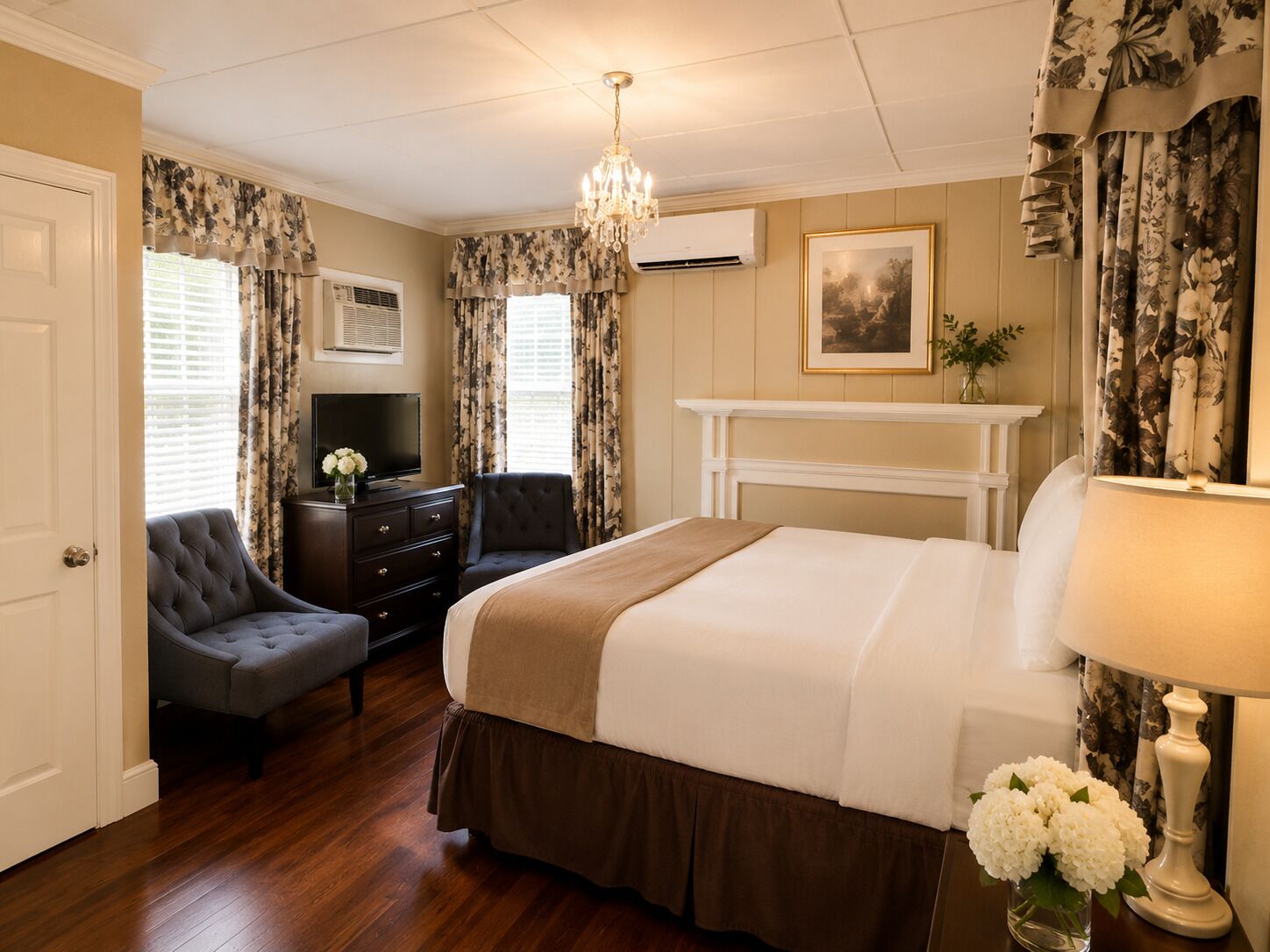 Room, 1 Queen Bed | Iron/ironing board, bed sheets