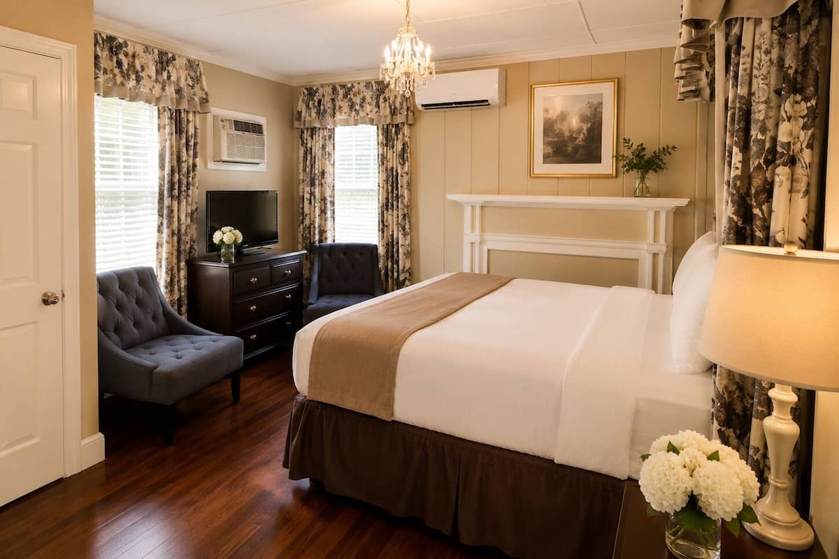 Room, 1 Queen Bed | Iron/ironing board, bed sheets