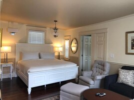 Iron/ironing board, bed sheets