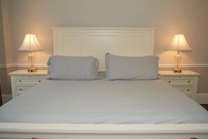 Iron/ironing board, bed sheets