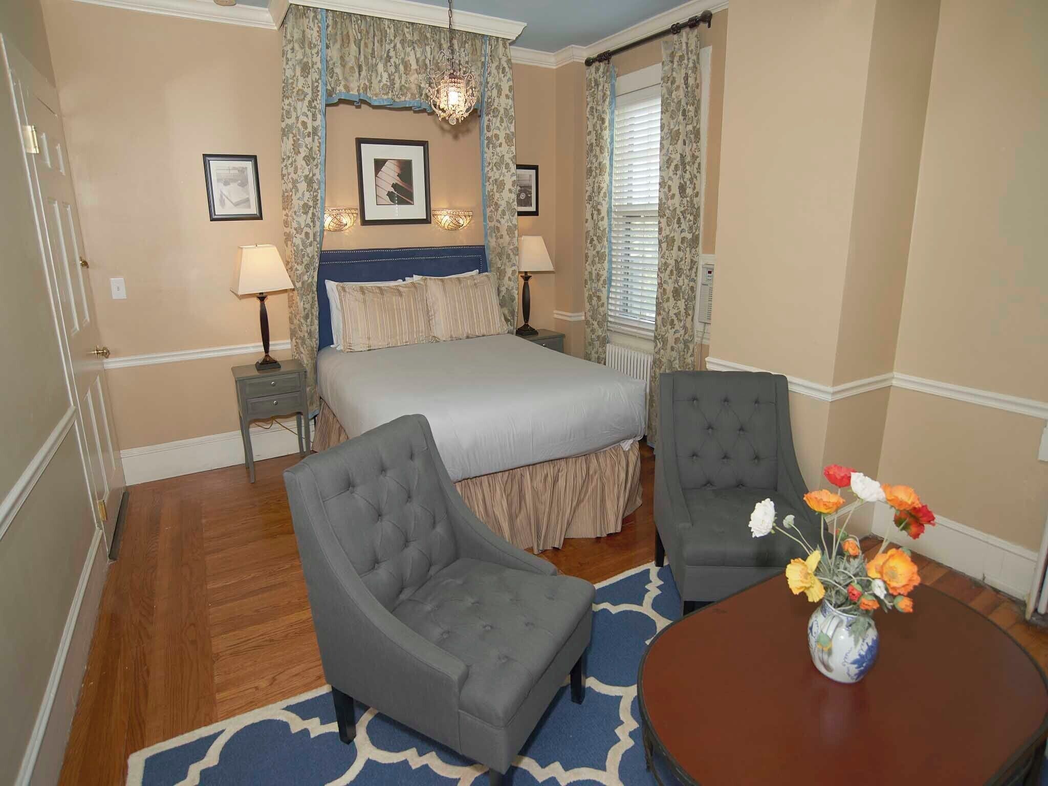 Junior Suite, 1 King Bed | Iron/ironing board, bed sheets