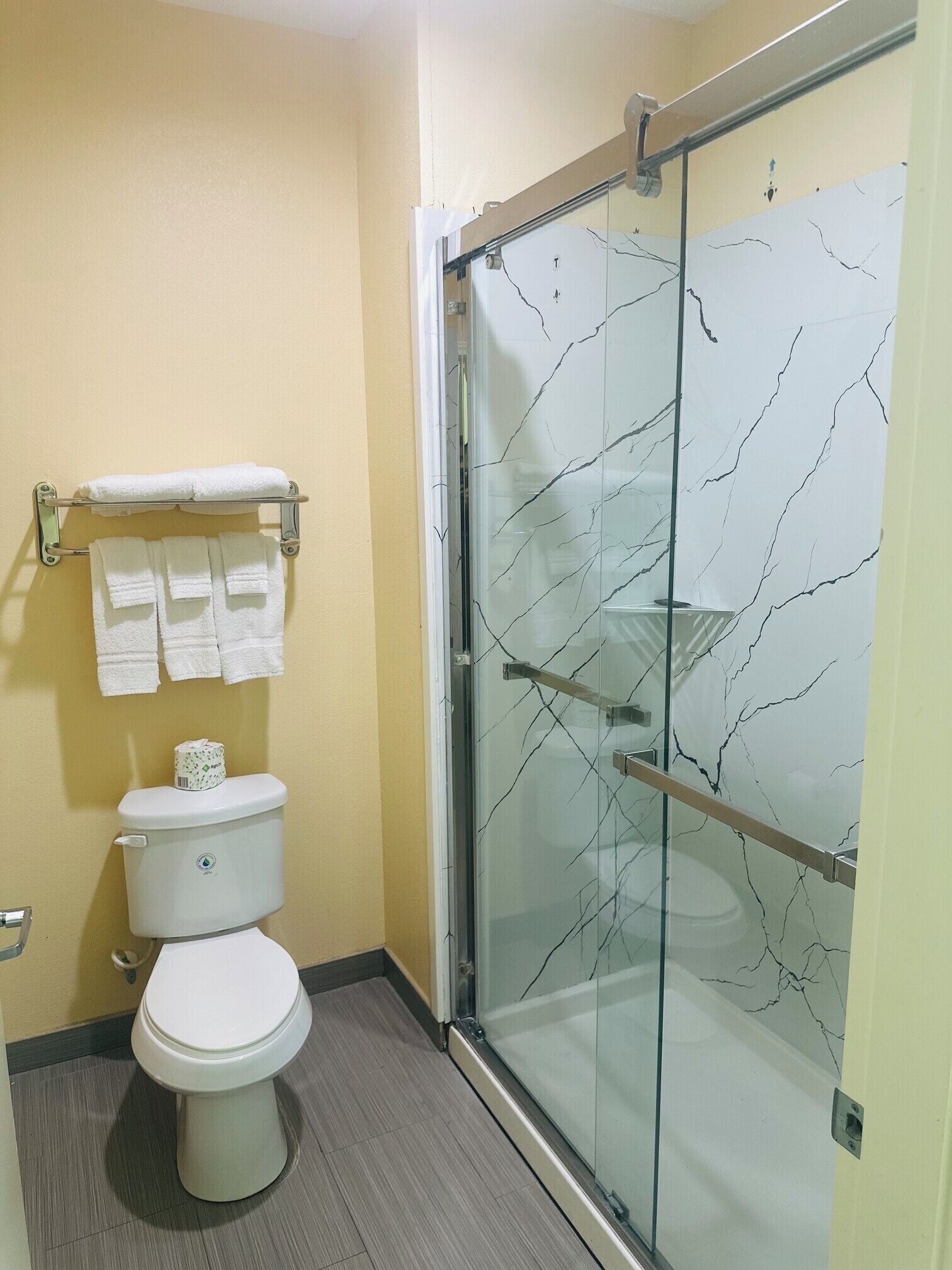 suite, 2 queen beds | bathroom | combined shower/bathtub, free toiletries, towels