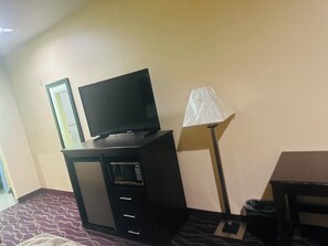 Suite, 2 Queen Beds | Premium bedding, desk, iron/ironing board, free WiFi - Express Inn & Suites - Bush Airport (Humble)