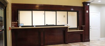 Express Inn & Suites - Bush Airport