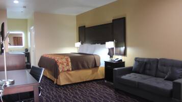 Suite, 1 cama King size | Ropa de cama de alta calidad y escritorio