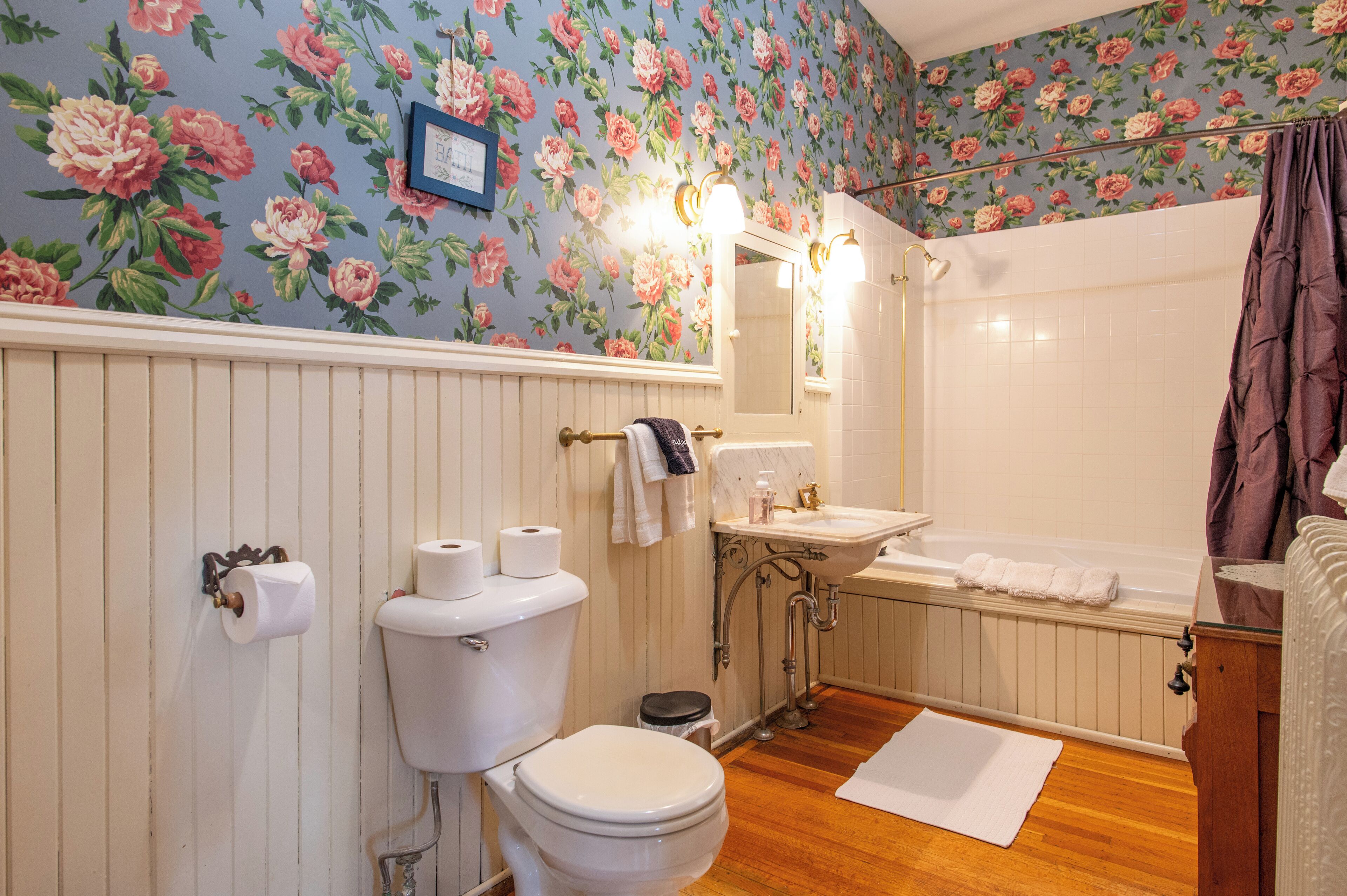 A bathroom with a toilet, sink, and bathtub.