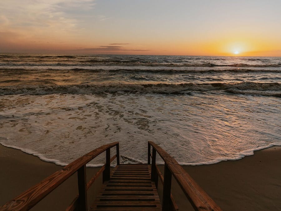 Sun loungers, beach towels, rowing, fishing