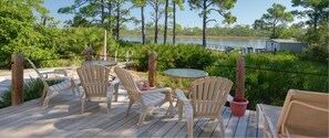 Premium bedding, individually decorated, individually furnished - Cape San Blas Inn (Port St. Joe)