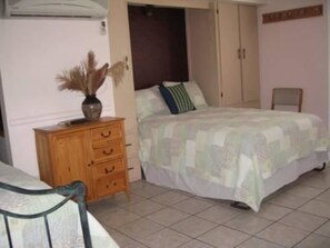 Room, Private Bathroom (Petite Cottage)