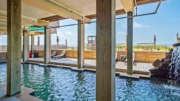 Outdoor pool - Boardwalk (Port Bolivar)