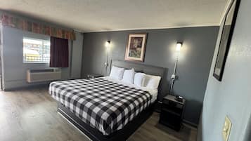 Desk, laptop workspace, iron/ironing board, free WiFi