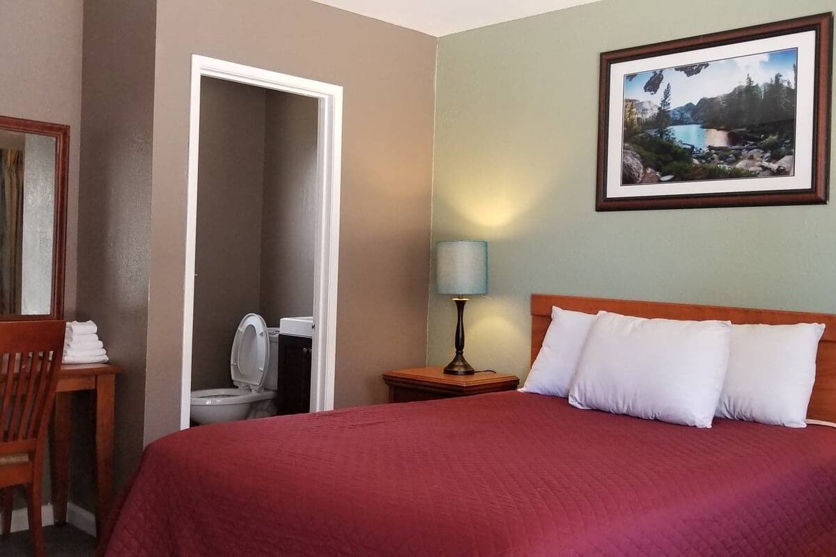 Standard Room, 1 Queen Bed | Wi-fi (inkludert) og sengetøy