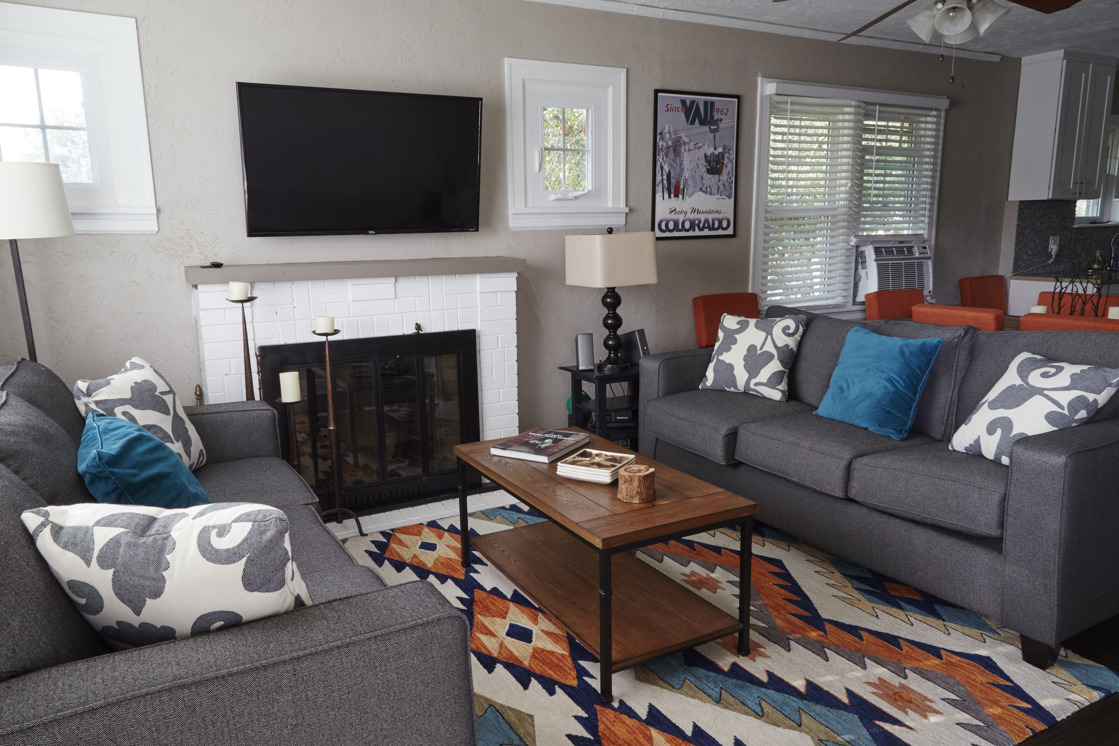 Beautiful Updated 3BD/2BT Home Near DT and Close to Mountains-Backyard w/ Grill!