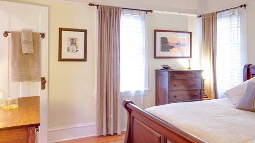 Charming Craftsman Retreat in Eugene's Historic Whiteaker Neighborhood