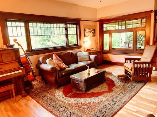 Charming Craftsman Retreat in Eugene's Historic Whiteaker Neighborhood