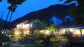Front of property - evening/night - Duo Pension (Pyeongchang)