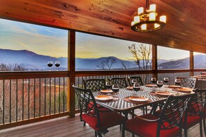 Outdoor dining - AMAZING Cabin! 5 Fireplaces! Covered Deck! STUNNING View! Hot Tub! Game Room! (Gatlinburg)