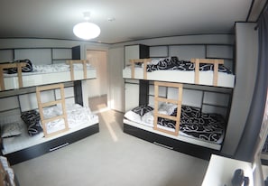 Shared Dormitory, Women only (6 people) | Premium bedding, blackout drapes, free WiFi - Lux Guesthouse - Hostel (Seoul)