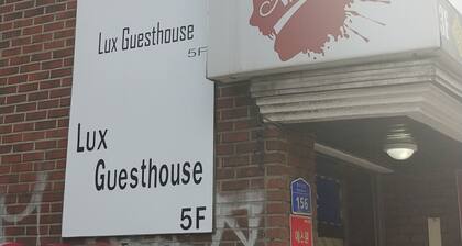 Lux Guesthouse - Hostel