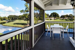 Outdoor dining - Restoration Hardware PGA National Condo w/ 180° Golf Course Views (Palm Beach Gardens)
