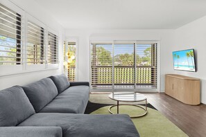 TV - Restoration Hardware PGA National Condo w/ 180° Golf Course Views (Palm Beach Gardens)