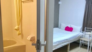 Soundproofing, free WiFi, bed sheets